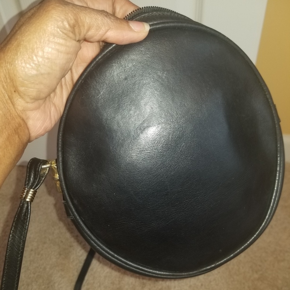 *Gucci* Vintage Black Leather Shoulder Bag